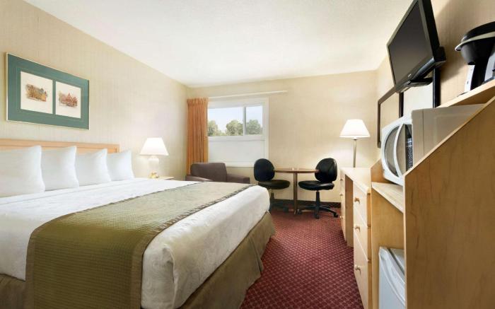 Travelodge by Wyndham Lethbridge