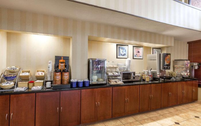 Days Inn by Wyndham Utica