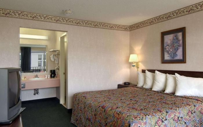 Days Inn by Wyndham Jonesboro AR