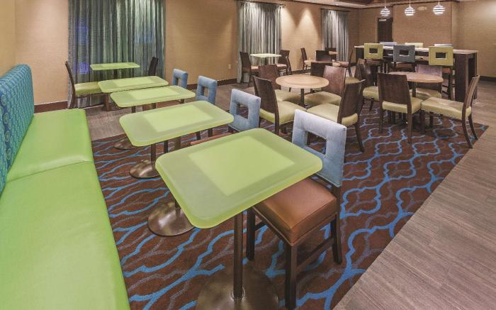 La Quinta Inn & Suites by Wyndham Midwest City - Tinker AFB