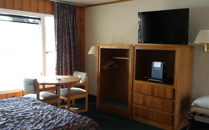 Bend Riverside Inn & Suites