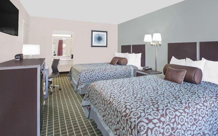 Days Inn by Wyndham Market Center Dallas