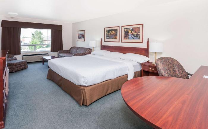 Super 8 By Wyndham High River Ab