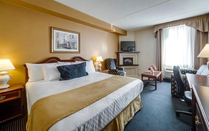 Monte Carlo Inn Airport Suites