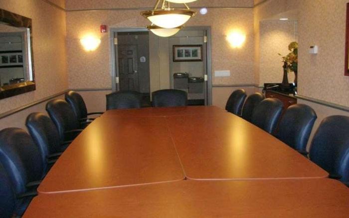 La Quinta Inn & Suites by Wyndham Islip - MacArthur Airport