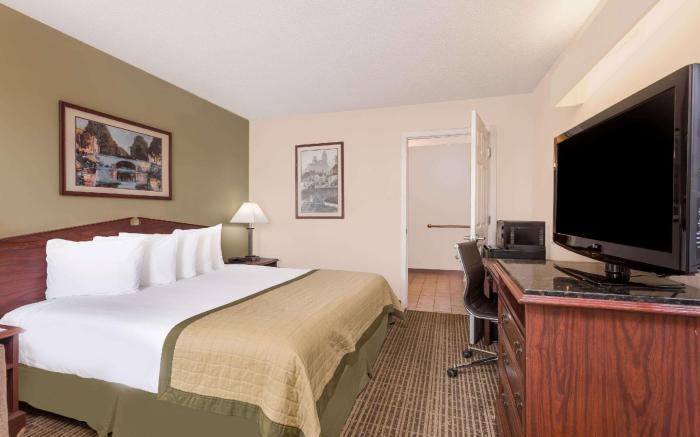 Baymont by Wyndham Albany at Albany Mall