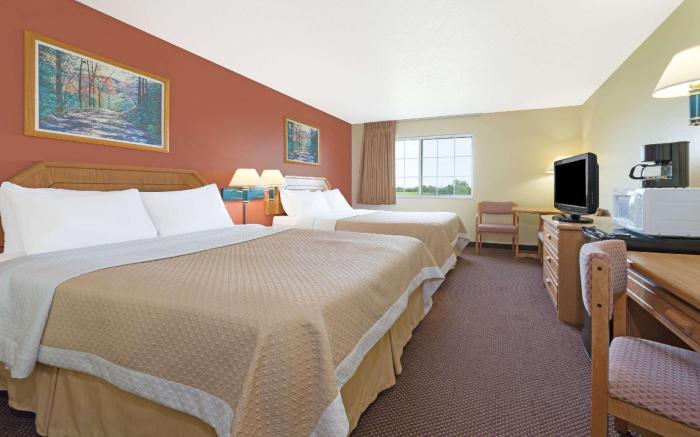 Days Inn by Wyndham Cameron