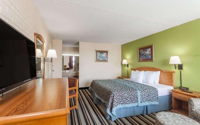 Days Inn by Wyndham Jackson