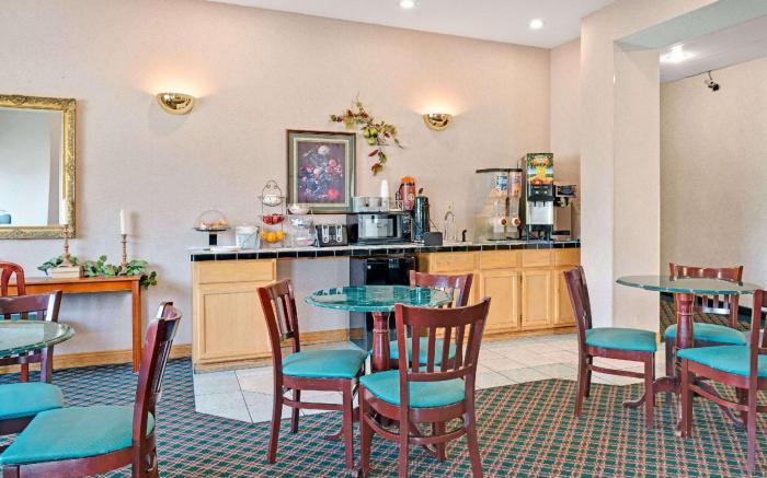 Travelodge by Wyndham St. Louis