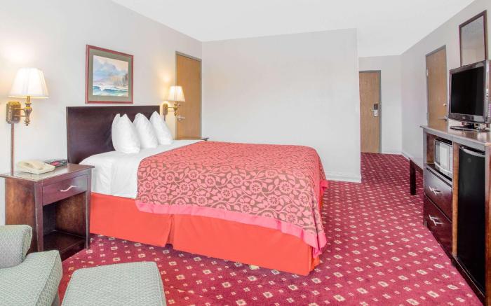 Days Inn by Wyndham Lake Village