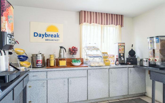 Days Inn By Wyndham Lake City I-10