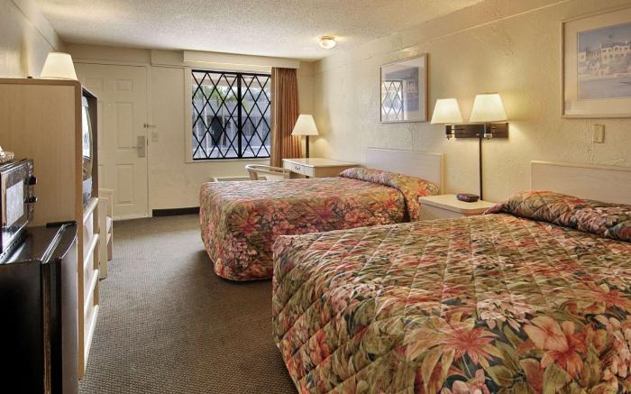Super 8 by Wyndham Lantana West Palm Beach