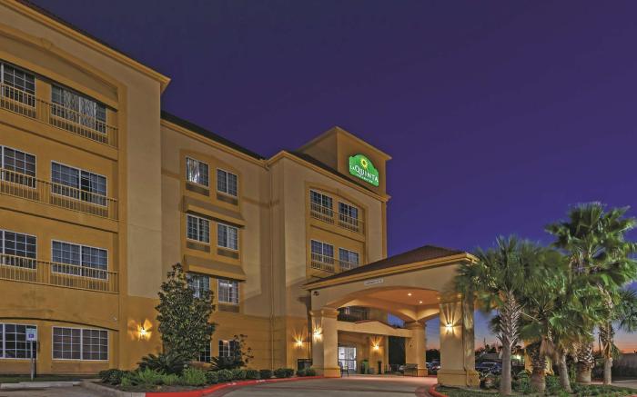 Palacio Royale Inn Signature