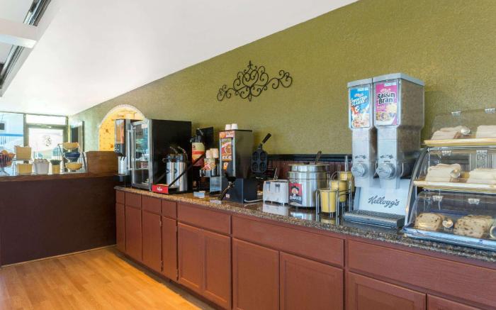 Days Inn by Wyndham Savannah Airport