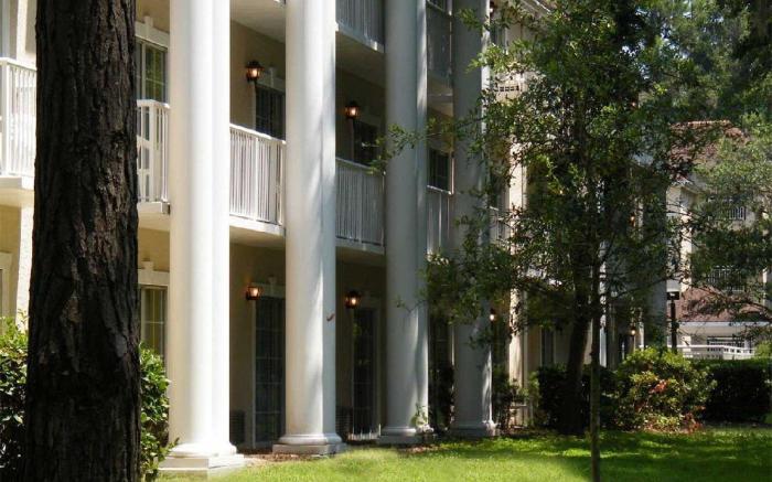 Palmera Inn & Suites