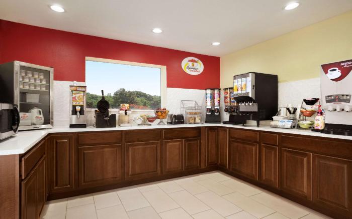 Super 8 By Wyndham Corsicana