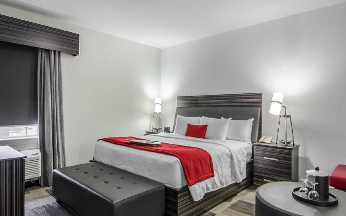 Best Western Plus Airport Inn & Suites