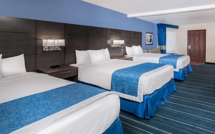Days Inn & Suites by Wyndham Anaheim At Disneyland Park