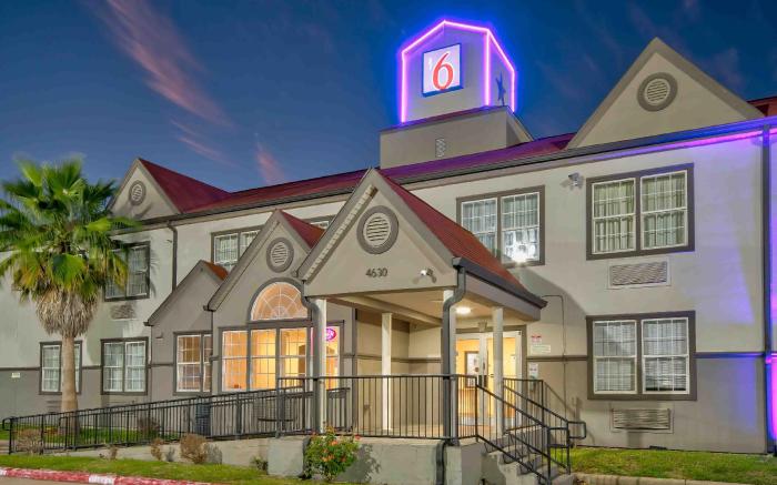 Motel 6 Stafford, TX – SW Houston - Sugarland