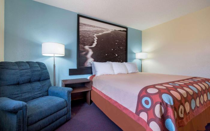 Super 8 By Wyndham College Station