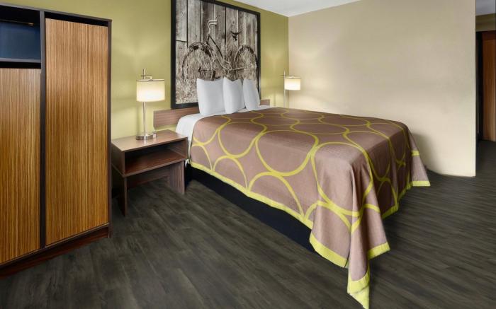 Super 8 By Wyndham St. Clairsville Oh/Wheeling Wv Area