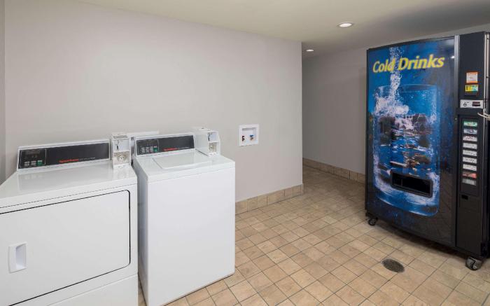 Clarion Pointe Athens I-65