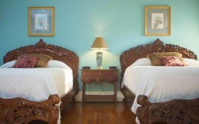Lookaway Inn