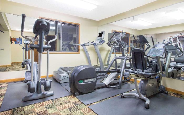 Days Inn & Suites by Wyndham Waterloo