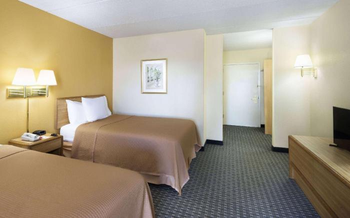 Howard Johnson by Wyndham Newburgh