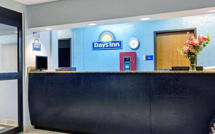 Days Inn by Wyndham Dallas Garland West