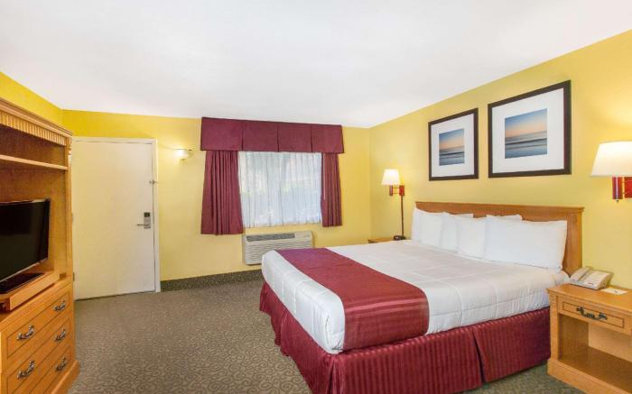 Days Inn by Wyndham Redwood City