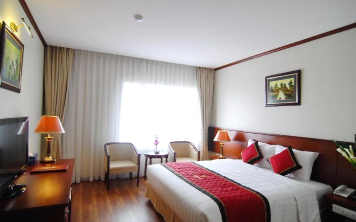 Sunny Hotel 3