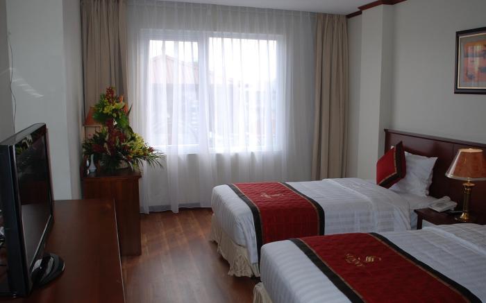 Sunny Hotel 3