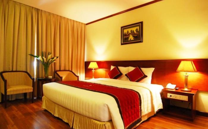 Sunny Hotel 3