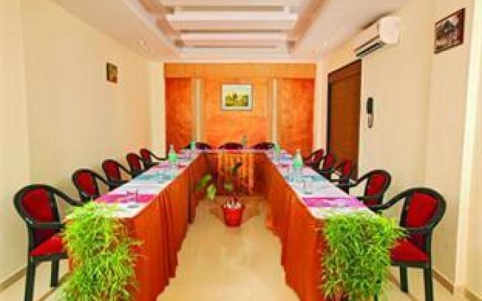 Royal Riviera Hotel & Resort