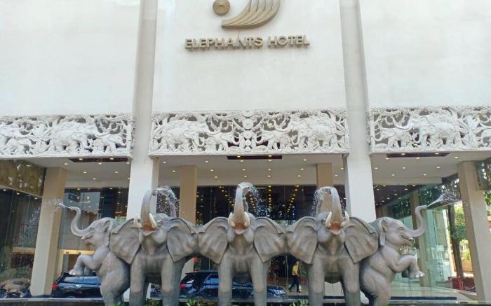 Elephants Hotel