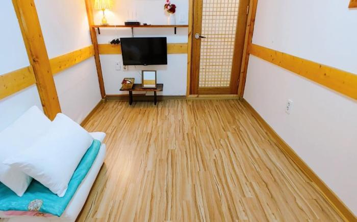 Gangneongjeon Hanok Stay                                                                  