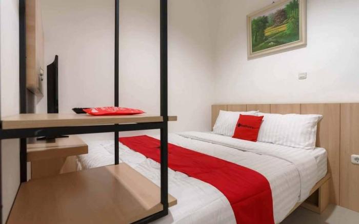 RedDoorz near Seasons City Mall 3