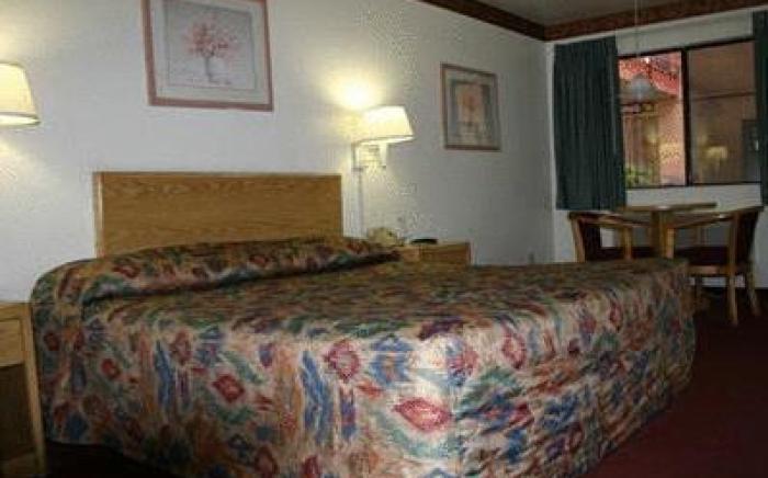 Travelers Inn - Phoenix