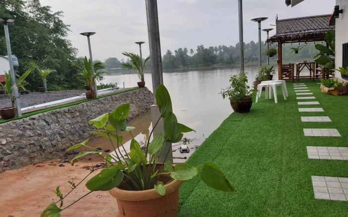 Boathouse marina restaurant and homestay