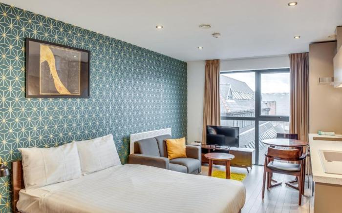 Terlon Apartment- By FM Living