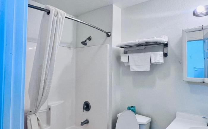 OYO Garden Inn and Suites Pearsall I-35 East