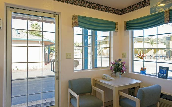 Riverside Inn & Suites