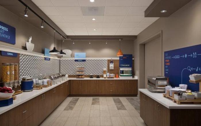 Holiday Inn Express Portland Airport By IHG