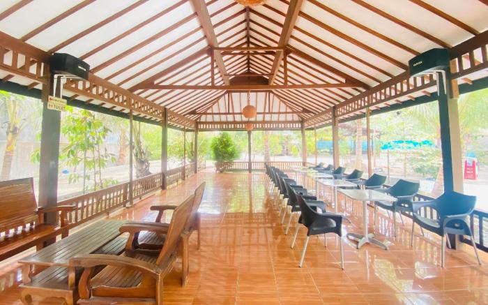 Hotel dan Gazebo Syariah Pinggir Kali Prigen RedPartner