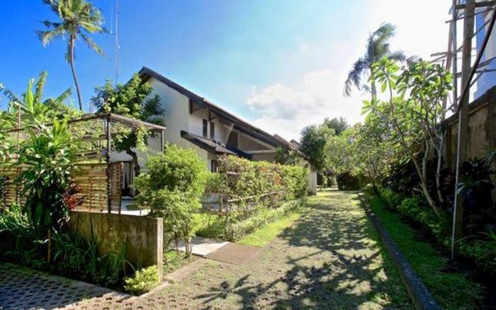 Villa Sayang Taman 9A-a short walk to beach