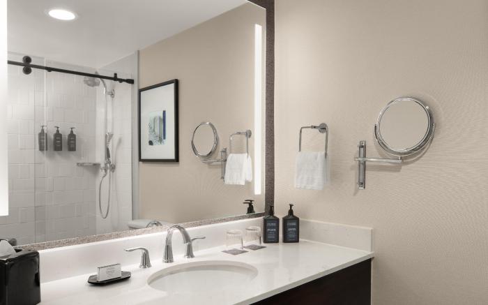 Sheraton Milwaukee Brookfield Hotel