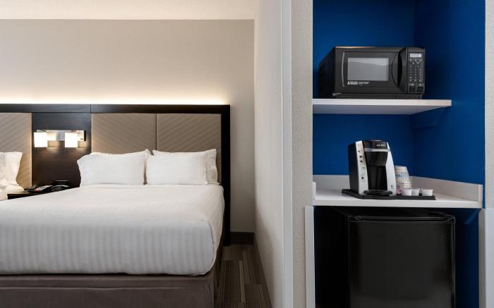 Holiday Inn Express & Suites Florence I-95 & I-20 Civic Ctr