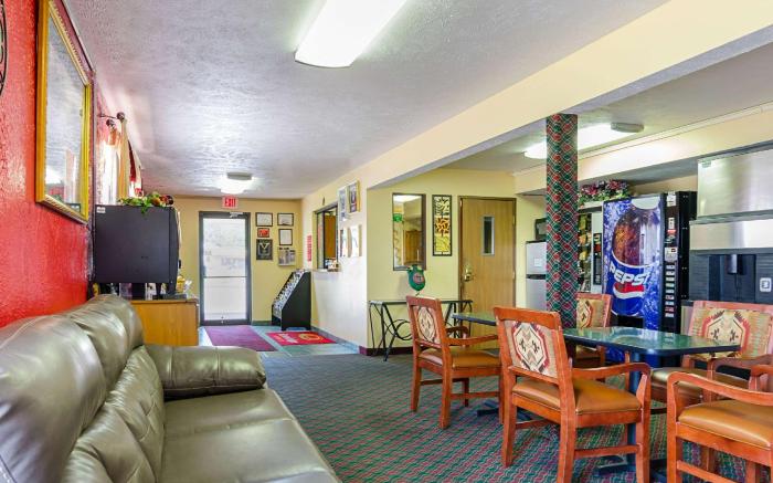 Econo Lodge Lansing - Leavenworth