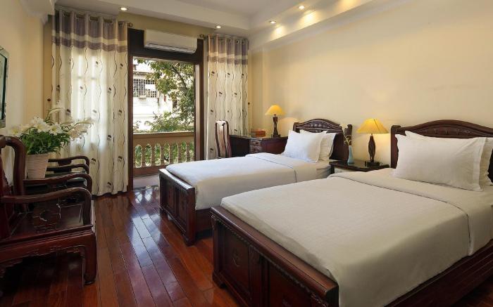Lucky 3 Hotel & Travel